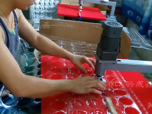 單頭吸塑蓋飛邊機 單頭吸塑蓋飛邊機